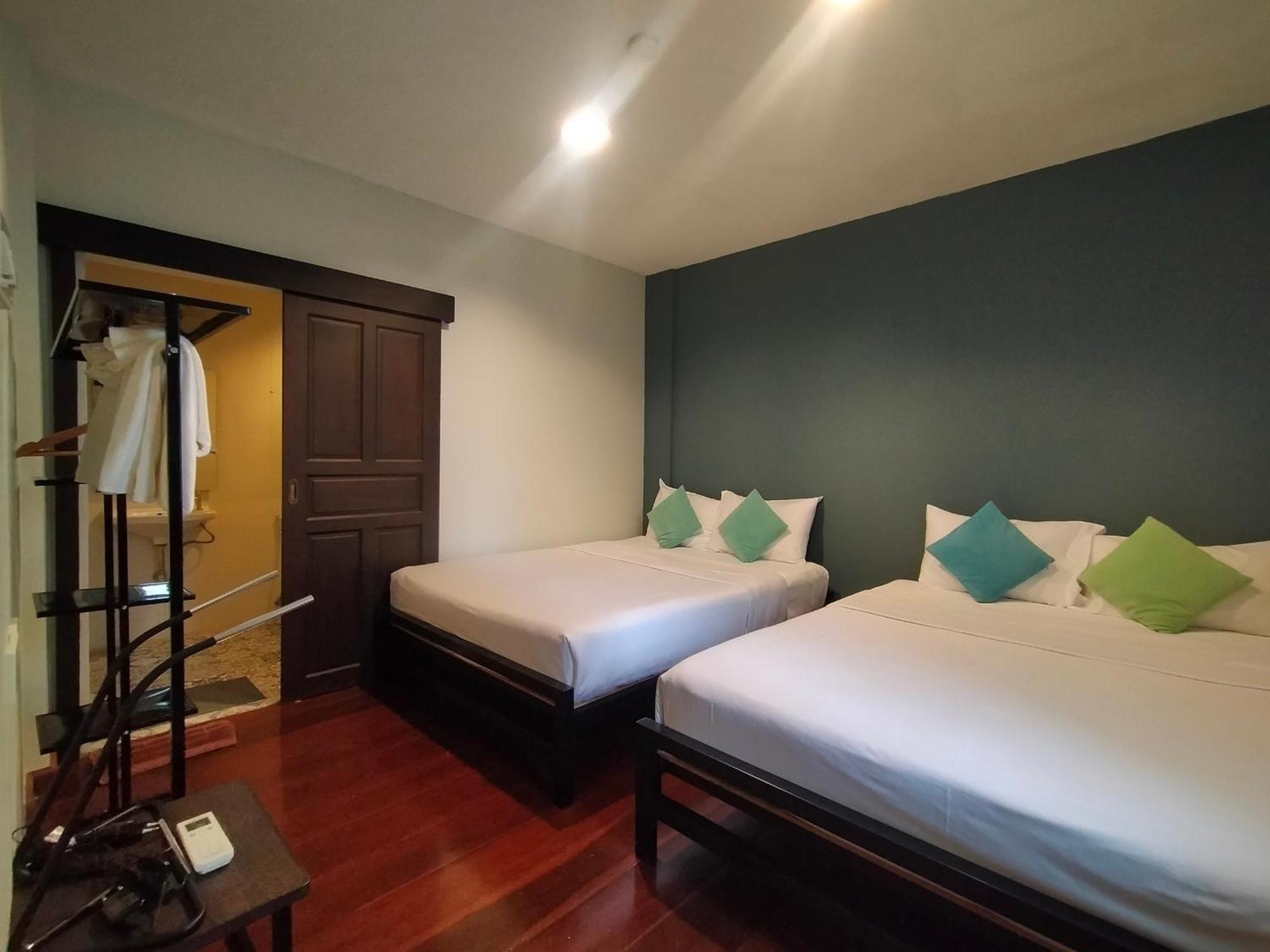 Baan Wangderm Hotel Bangkok Exterior photo
