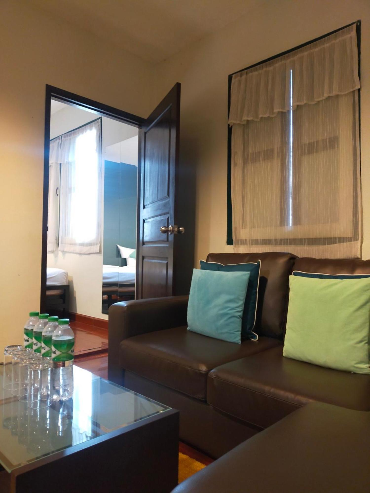 Baan Wangderm Hotel Bangkok Exterior photo